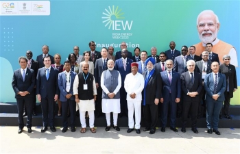 El Viceministro de Gas de Venezuela, S.E. Leonardo Graterol, participo en la Semana de la Energia de la India 2023. Aqui esta la foto grupal con el Honorable PM Sh. Narendra Modi y el Honorable Ministro de Petroleo y Gas Natural Sh. Hardeep S. Puri.